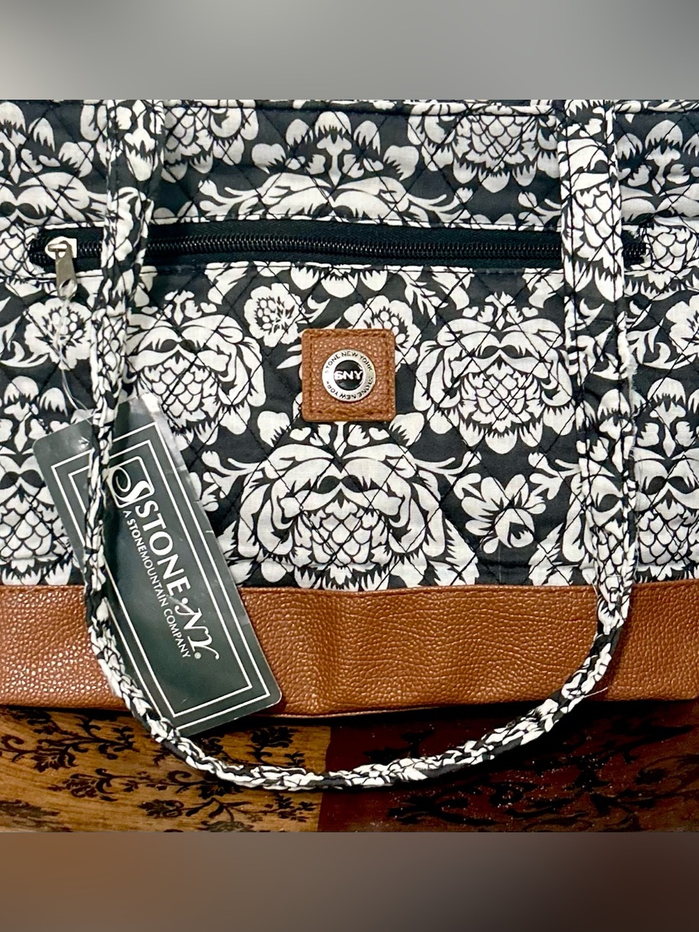 Stone Mountain NY quilted tote bag -black & white pattern - faux leather bottom - Picture 2 of 14